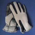 Professional-grade anti-slip and warm ski gloves
