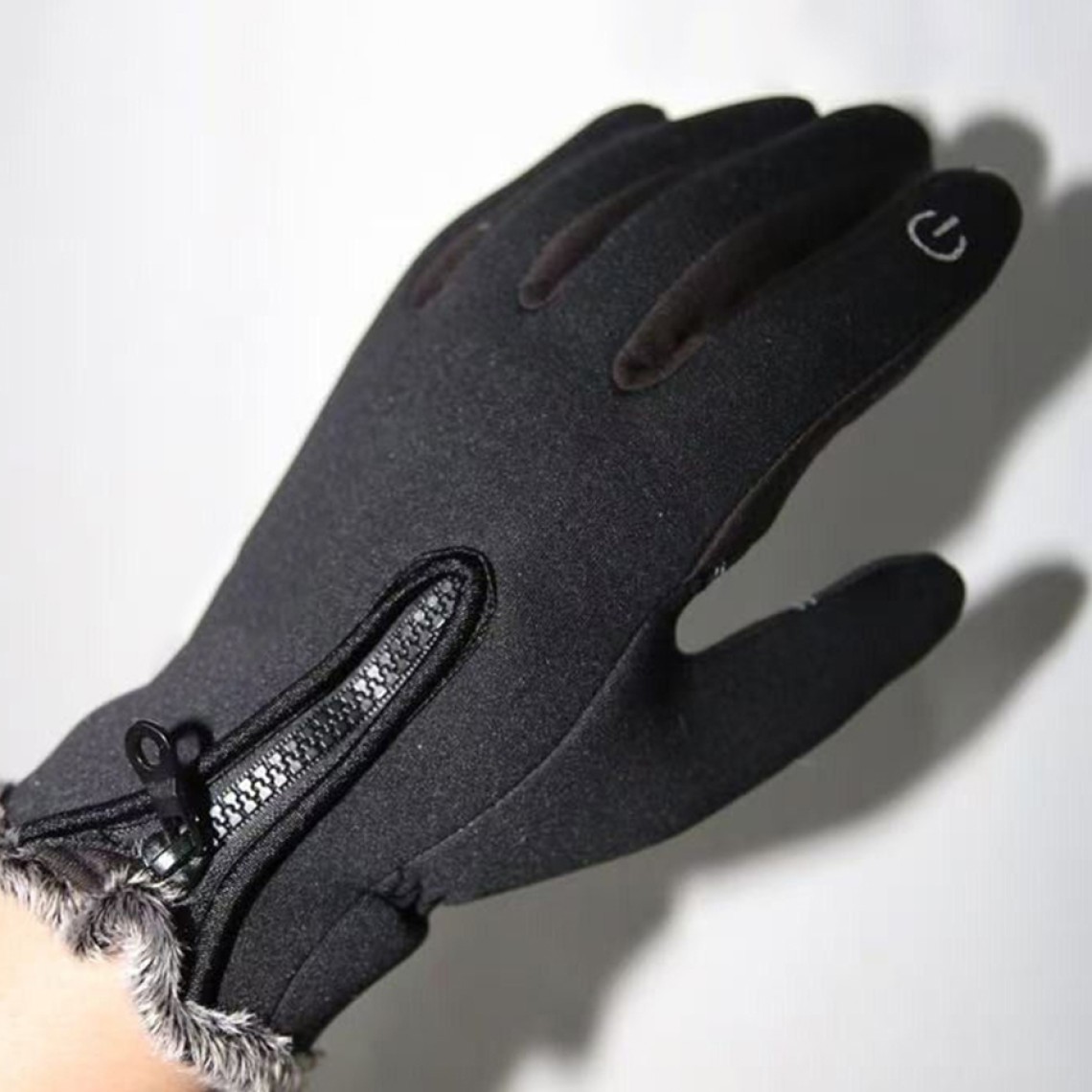 Professional-grade anti-slip and warm ski gloves
