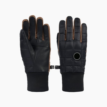 High-quality ski gloves with touchscreen